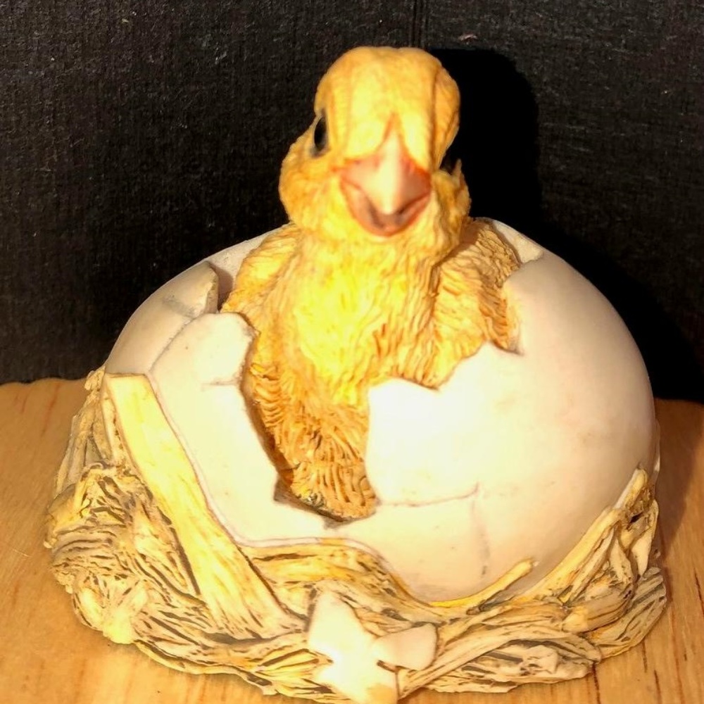 LOWELL DAVIS- NEW ARRIVAL -CLUB RENEWAL FIGURINE